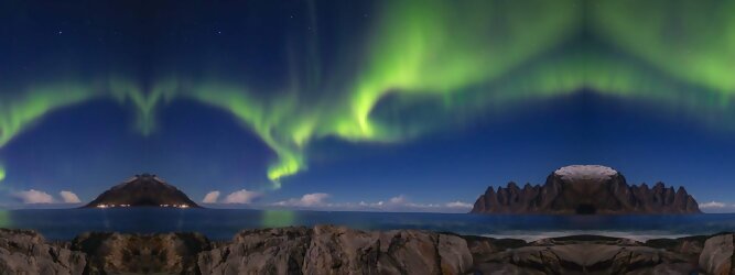 Trip Serbien Reisetipps - Polarlichter Norwegen Tromso - Skandinaviens eiskalte Schönheit fasziniert mit atemberaubenden Nordlichtern und geradezu außerirdisch imposanten Gebirgskulissen. Land der Mitternachtssonne am Polarkreis, ein Paradies für Wanderer, Naturfreunde, Hobbyfotografen und Instagram er/innen. Tromsø liegt unter dem sogenannten „Nordpollichtoval“, das den magnetischen Nordpol wie ein Ring oder Gürtel umschließt. Hier wird das Polarlicht auch Aurora Borealis genannt. Aufgrund der Struktur des Erdmagnetfeldes sind sie in dieser Region auch in Zeiten geringer Sonnenaktivität besonders häufig und intensiv zu beobachten.