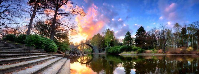 Trip Serbien Reisetipps - Teufelsbrücke wird die Rakotzbrücke in Kromlau, Deutschland, genannt. Ein mystischer, idyllischer wunderschöner Ort; eine wahre Augenweide, wenn sich der Brücken Rundbogen im See spiegelt und zum Kreis vervollständigt. Ein märchenhafter Besuch, im blühenden Azaleen & Rhododendron Park. Der Azaleen- und Rhododendronpark Kromlau ist ein ca. 200 ha großer Landschaftspark im Ortsteil Kromlau der Gemeinde Gablenz im Landkreis Görlitz. Er gilt als die größte Rhododendren-Freilandanlage als Landschaftspark in Deutschland und ist bei freiem Eintritt immer geöffnet. Im Jahr 1842 erwarb der Großgrundbesitzer Friedrich Hermann Rötschke, ein Zeitgenosse des Landschaftsgestalters Hermann Ludwig Heinrich Fürst von Pückler-Muskau, das Gut Kromlau.